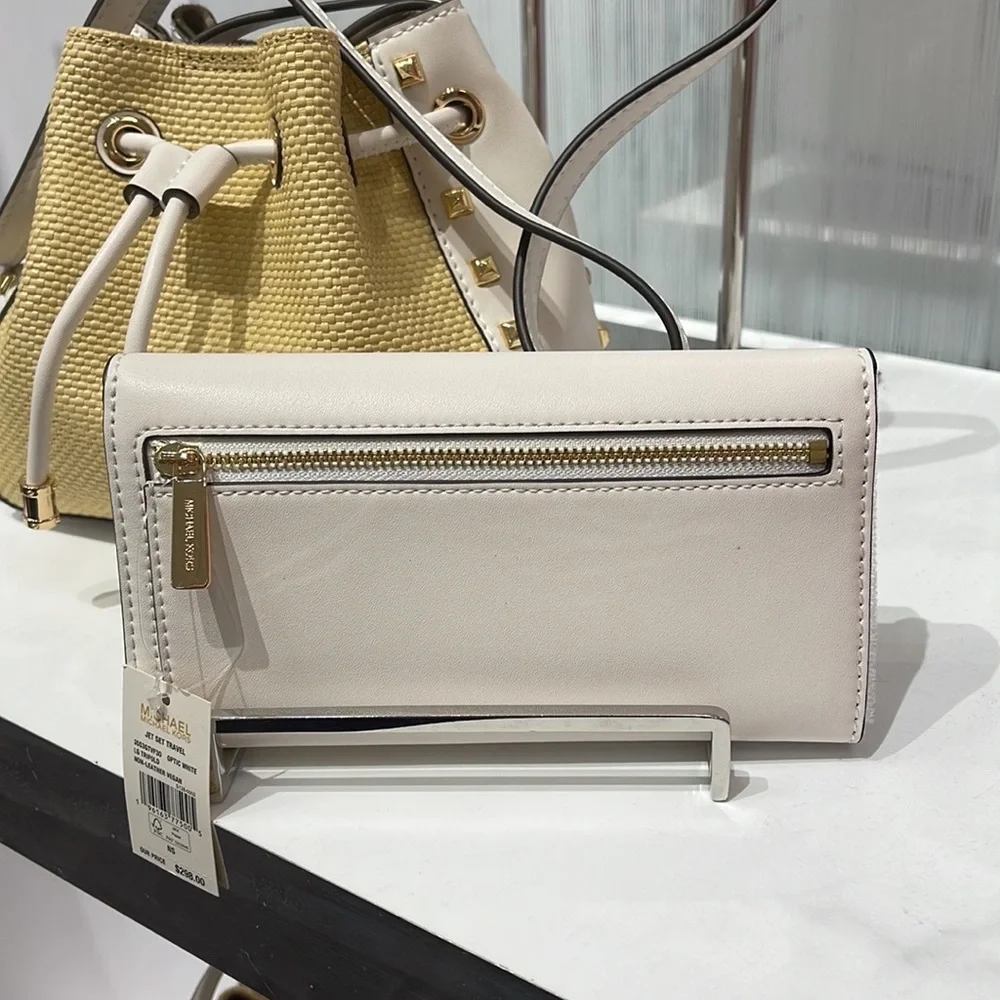 MICHAEL KORS JET SET TRAVEL LADY LARGE TRIFOLD  NON-VEGAN LEATHER WALLET